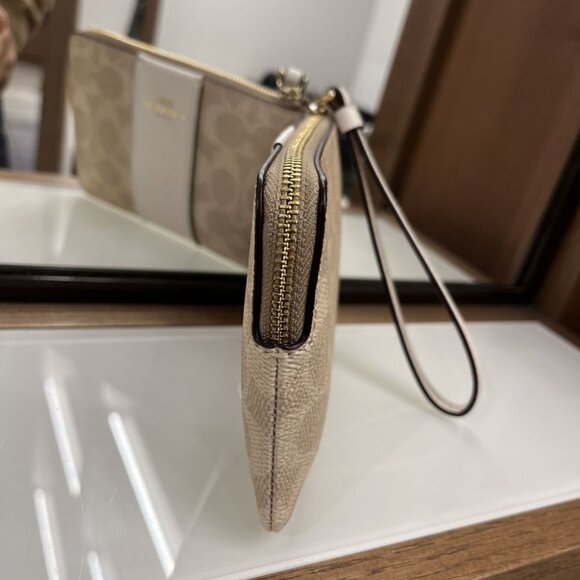 COACH CORNER ZIP WRISTLET IN SIGNATURE CANVAS WITH STRIPE CW854 IMXDM - Picture 6 of 10